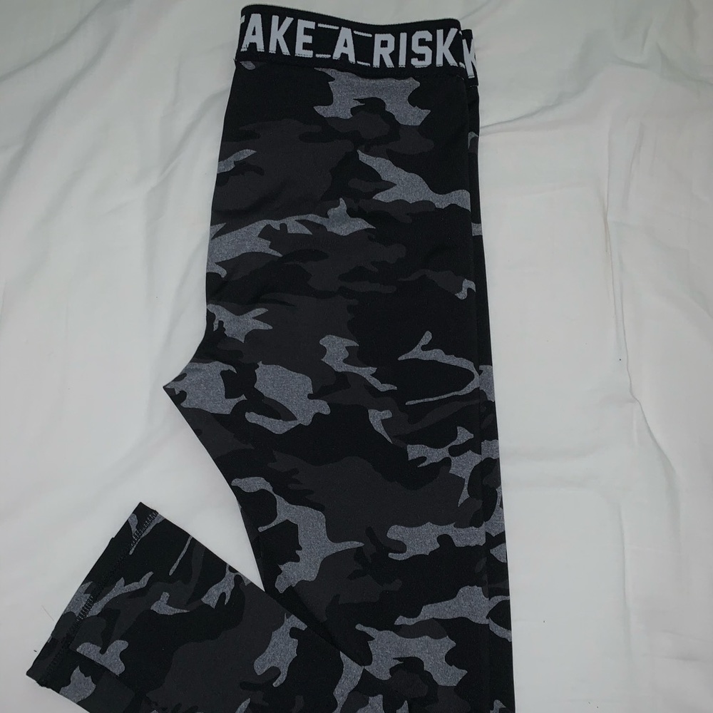 Black & grey camo leggings